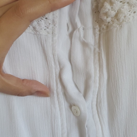 White blouse - Picture 3 of 3